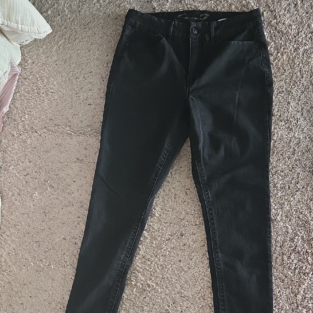 Seven7 Black Skinny Jeans Sleek Fit